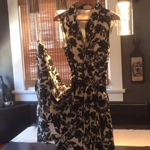 Size 14 but more like small 10. Fitted Bodice.